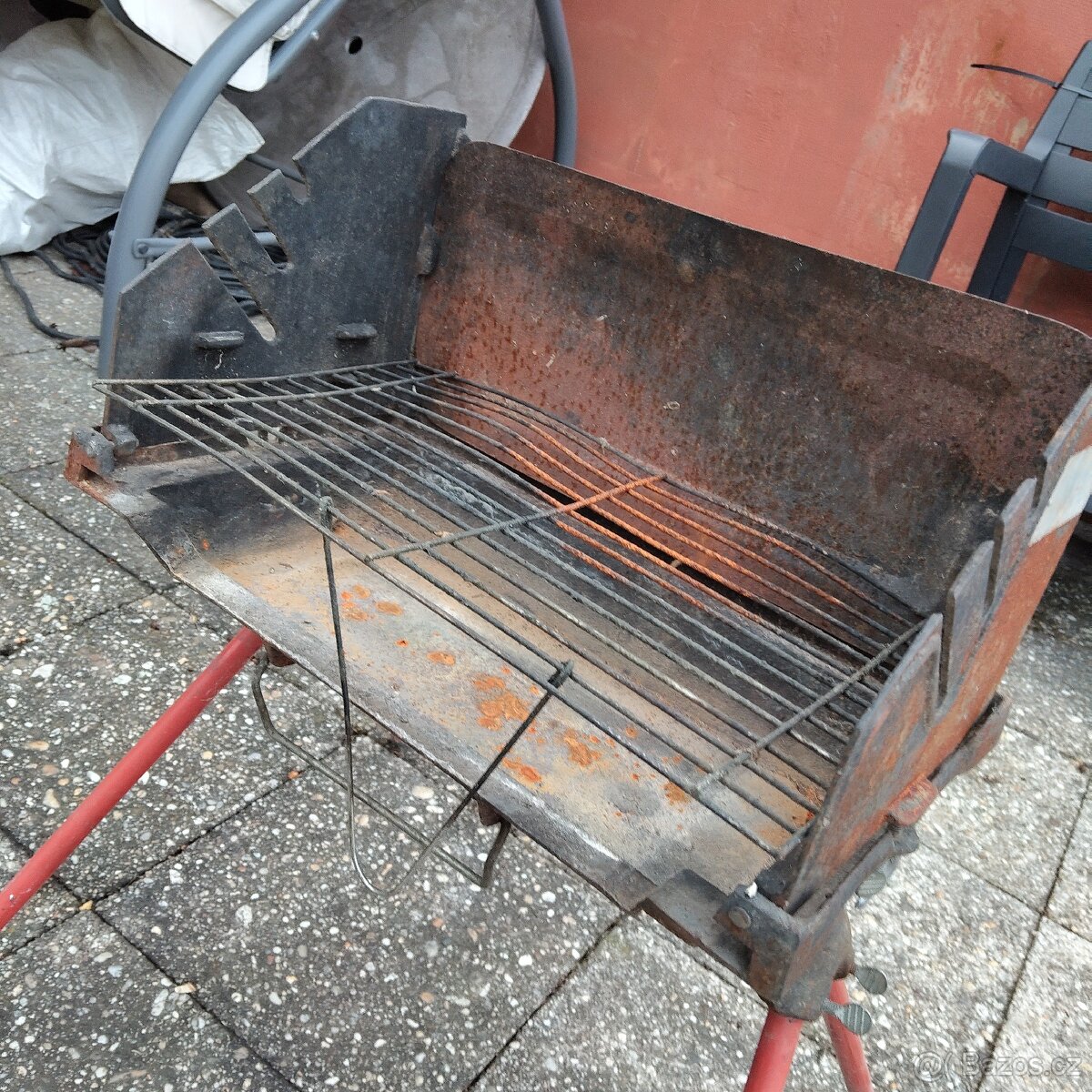 Malý, přenosný, rozkládací gril. - 13