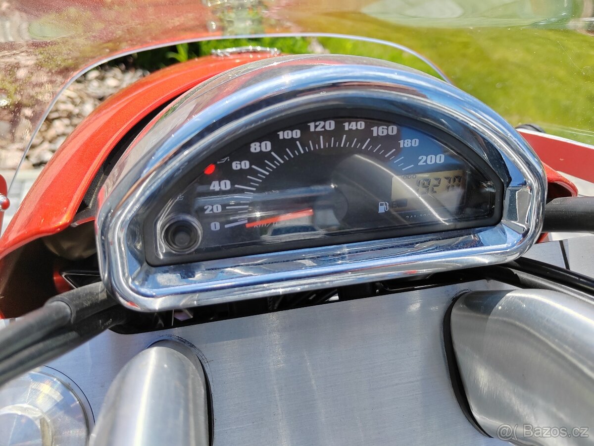 Suzuki m 800 Intruder - 13