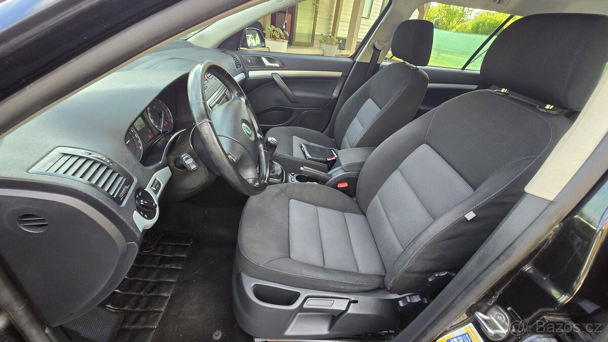 ŠKODA OCTAVIA 1.6i TEAM EDITION 1MAJITEL - 13