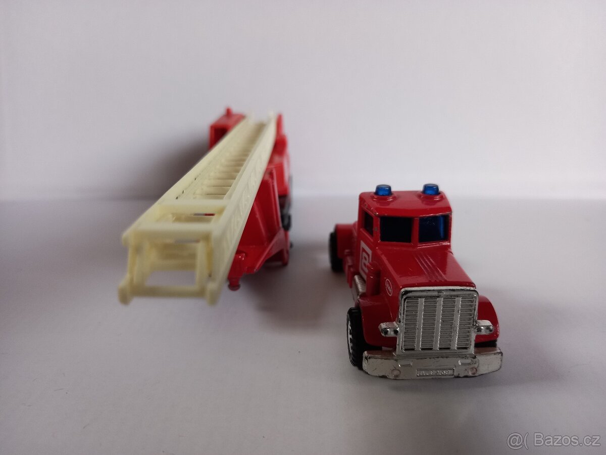 MATCHBOX CONVOY - PETERBILT, KENWORTH AERODYNE - 13