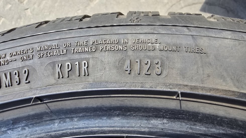 Zimní pneu 255/35/19 Good Year - 13