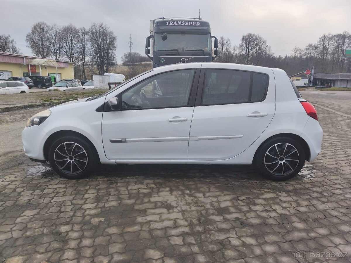Renault Clio 1.6i Automat - 13