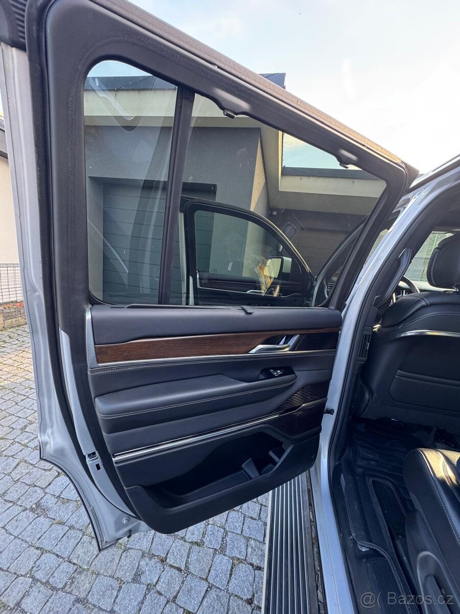 Jeep Grand Wagoneer 2022 - 13