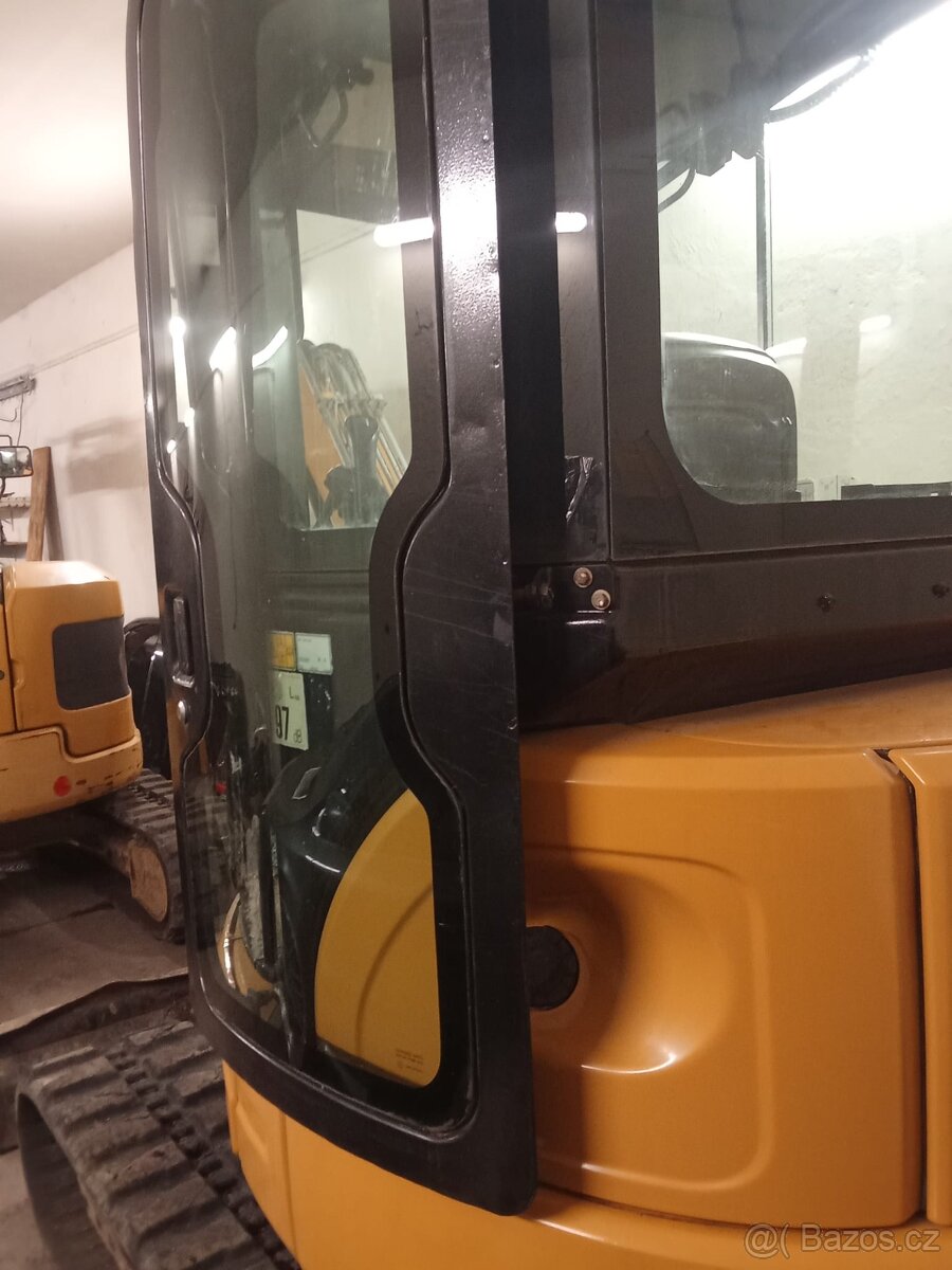 Bagr CAT 305C - 13