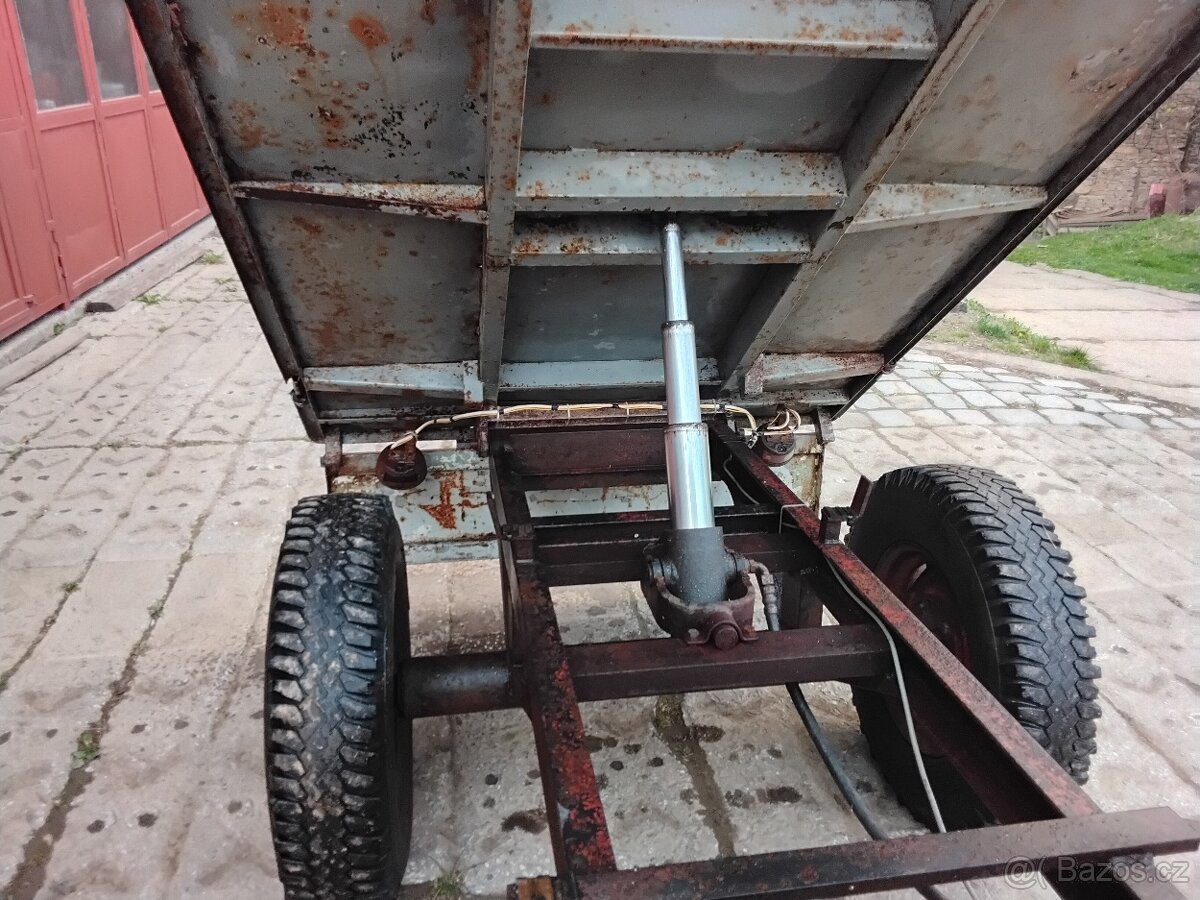 Sklápěcí kára za traktor - 13