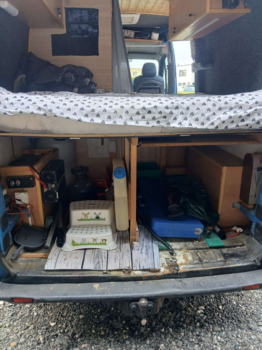 Obytný Renault Master 2,2 DCI - 13