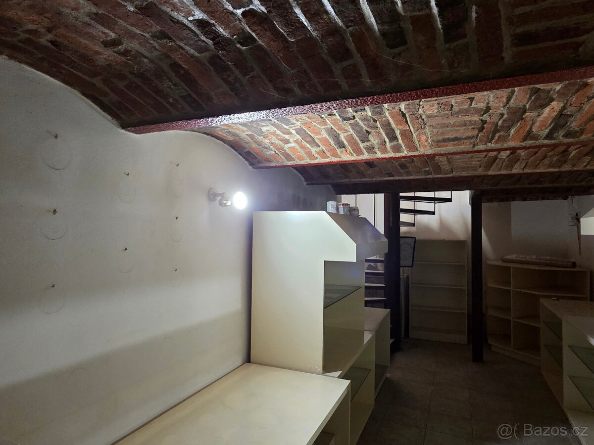 Kancelář a skladové prostory - 13