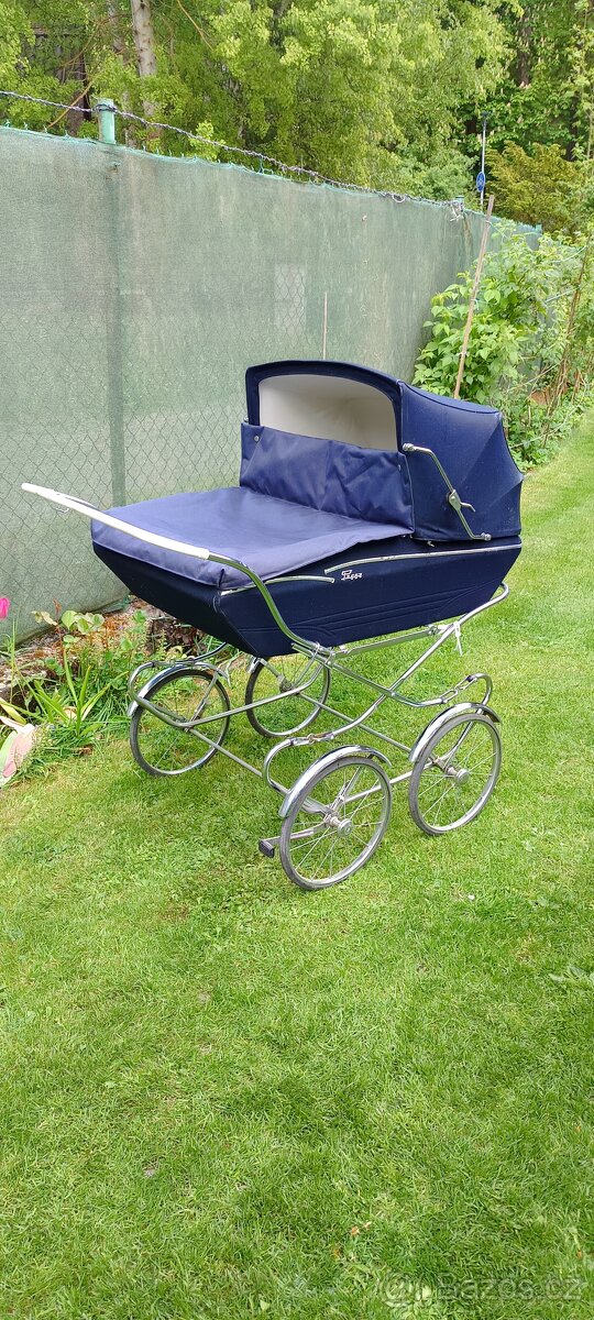 Retro kočárek pro dvojčata - 13
