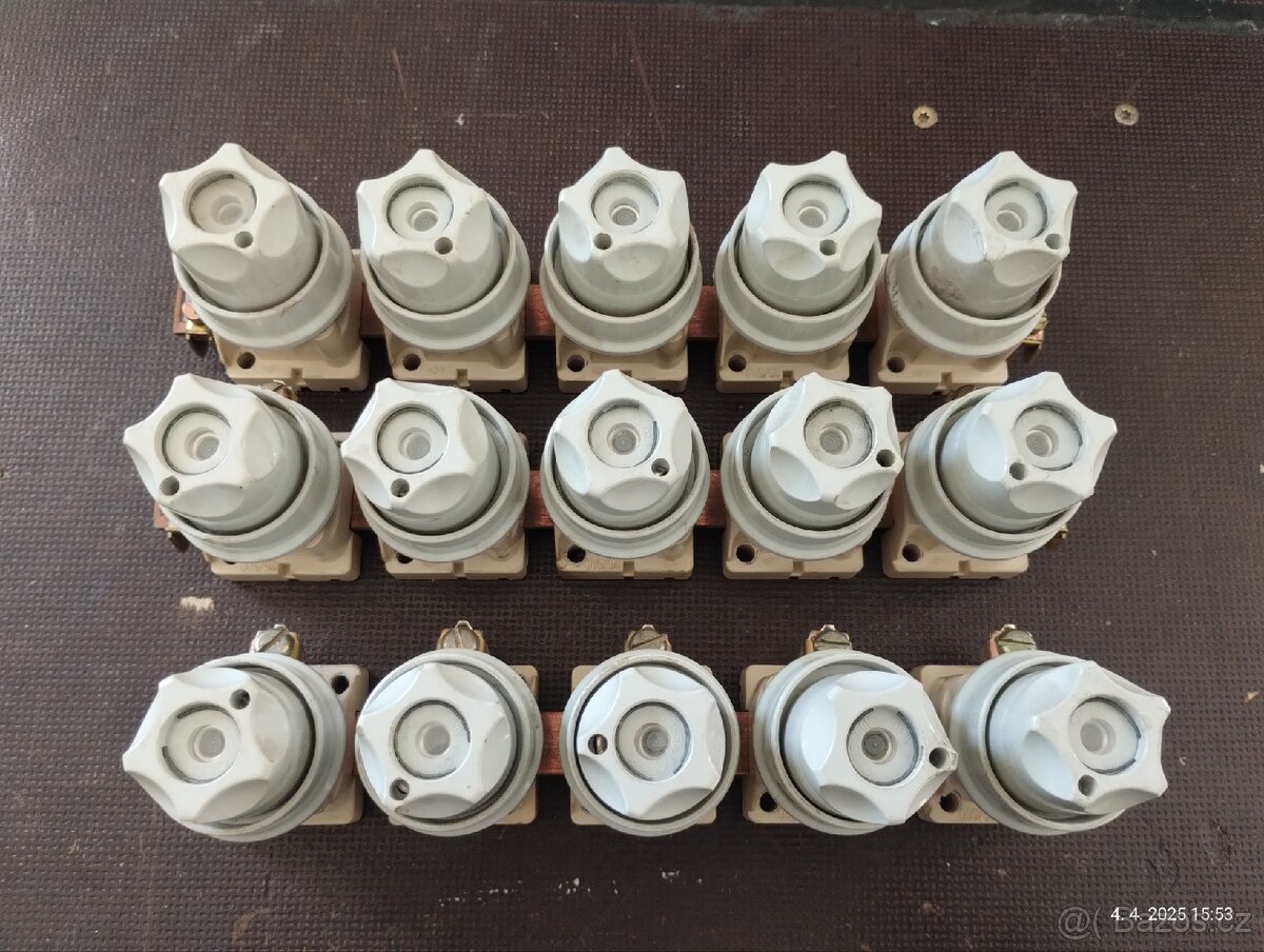 Elektroinstalační materiál - 13