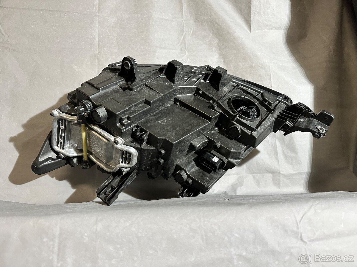 VW Multivan T7 pravý full led - 13