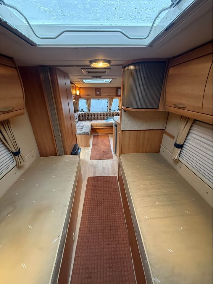 SWIFT Ace Supreme Superstar obytný KARAVAN SOLAR NOVA STK - 13