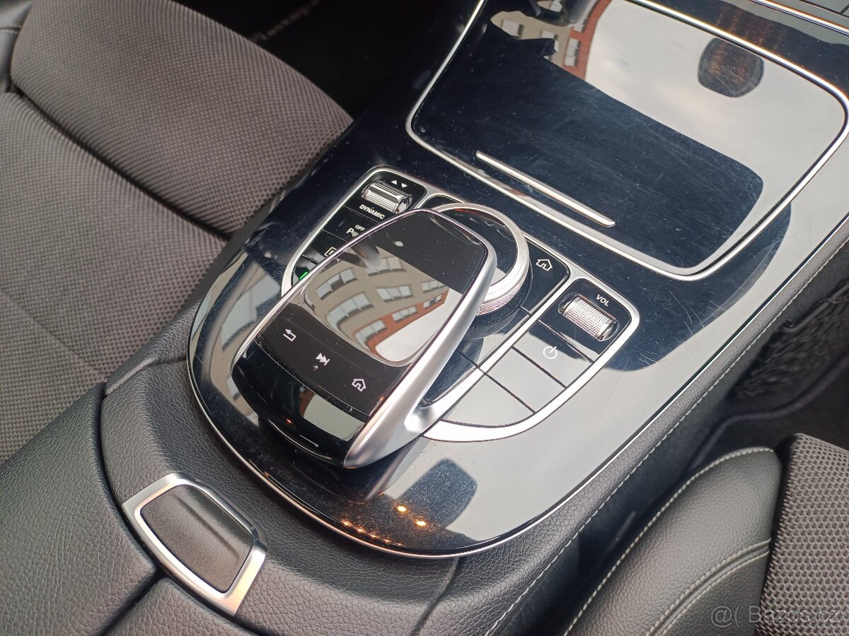Mercedes-Benz E 220d Sedan AVANTGARDE - záruka Autodraft - 13