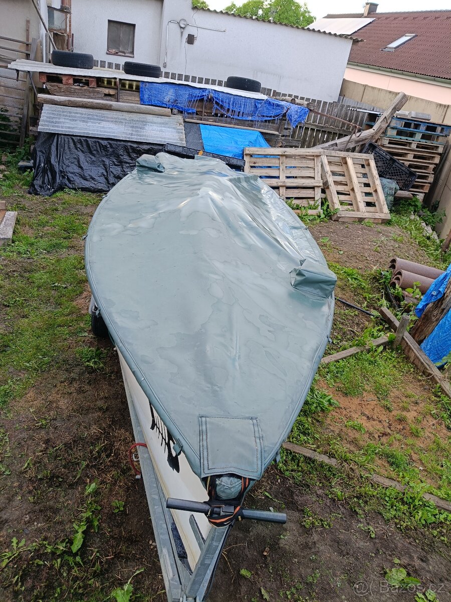 Loď s přívěsem a eletromotorem - 13