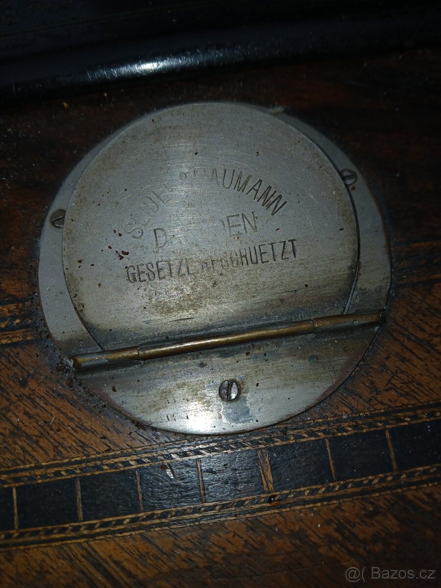 Šicí stroj stary - 13