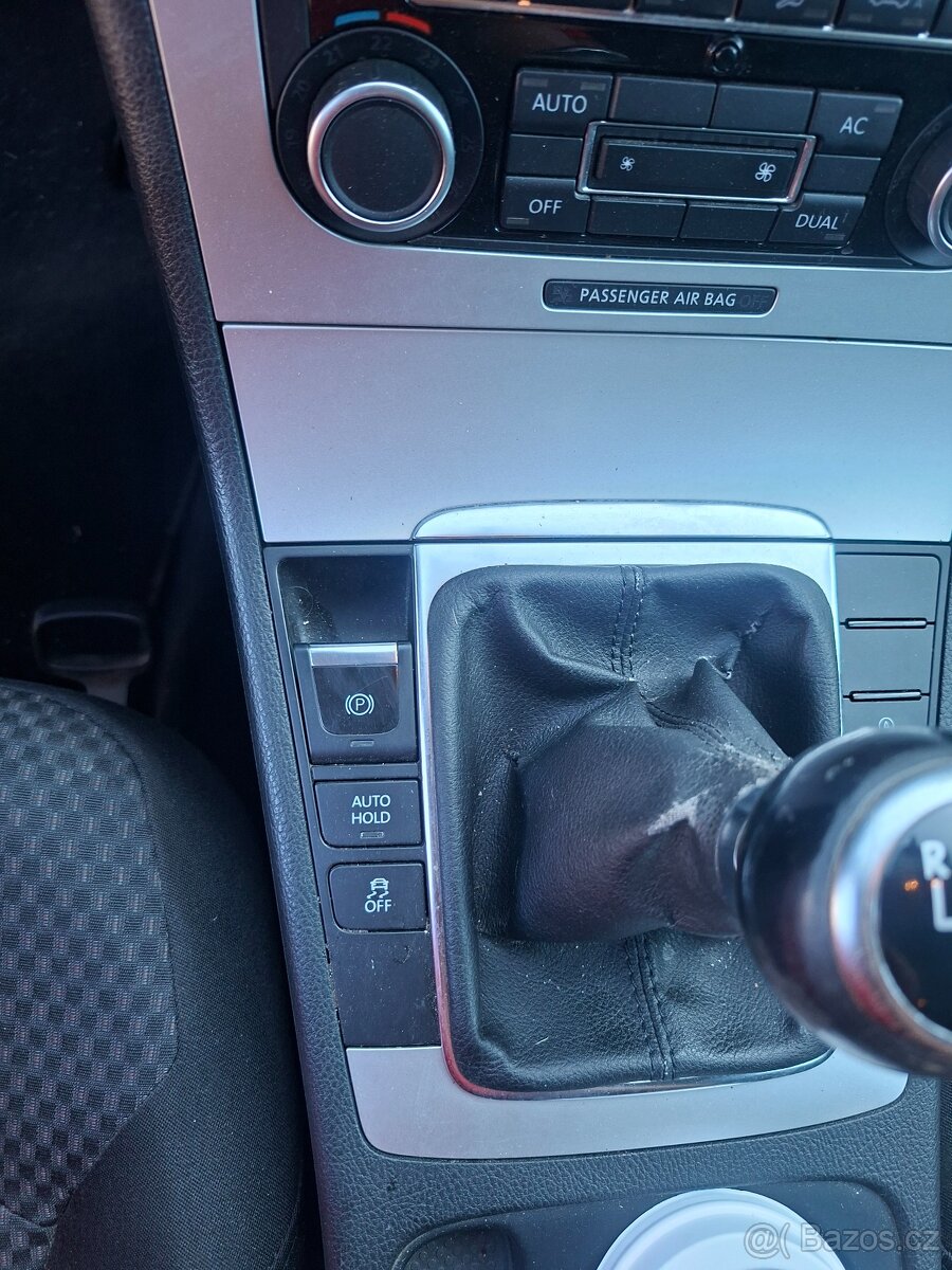 Vw Passat 1.6 tdi velmi dobrý stav - 13