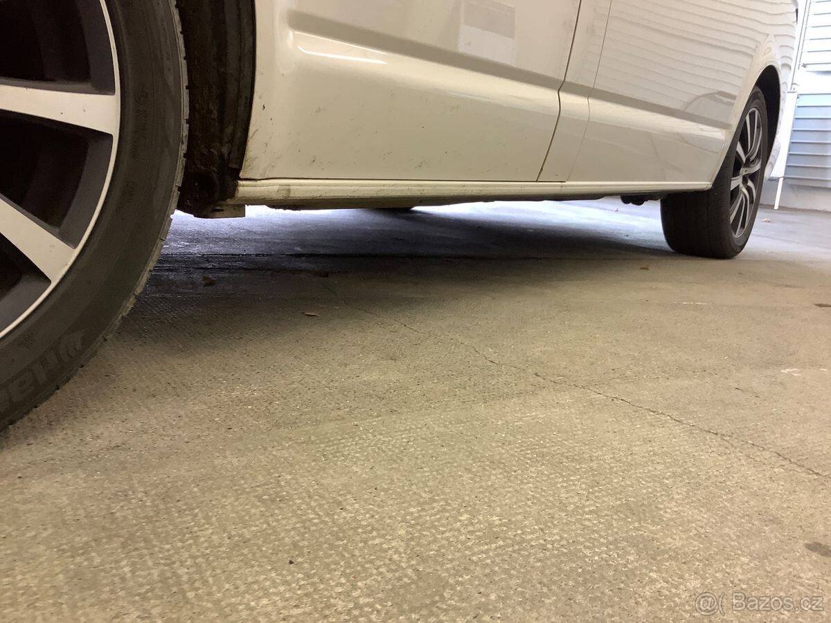 VW Multivan T5 2.0 TDI 103kW 4x4,webasto,xenon,tažné,navi. - 13