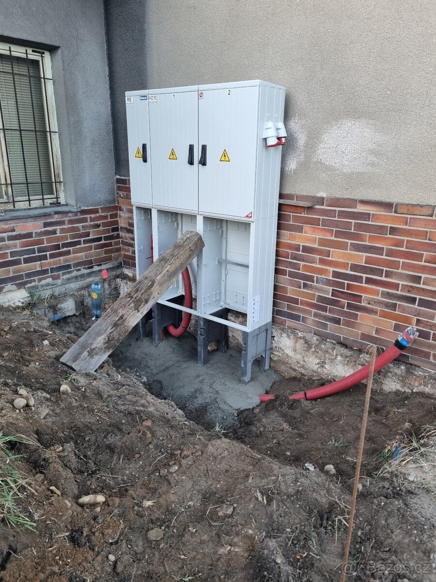 Hodinový manžel-Elektrikář - 13