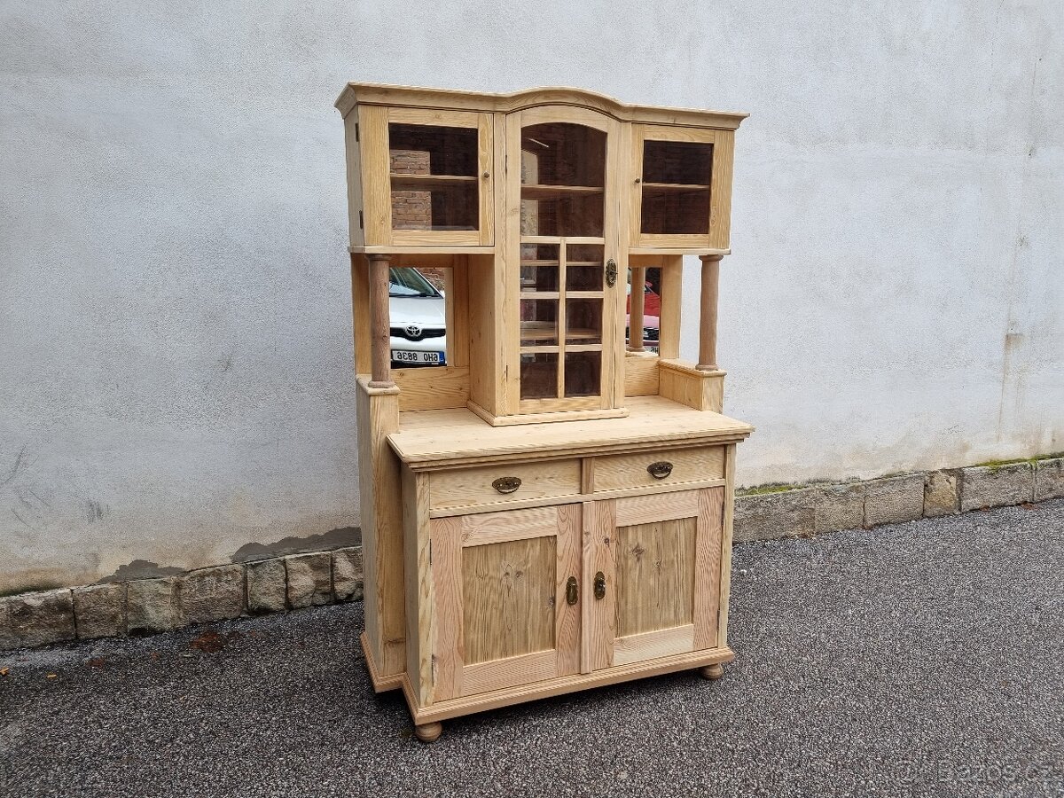 KRÁSNÁ KREDENC PO RENOVACI - 13