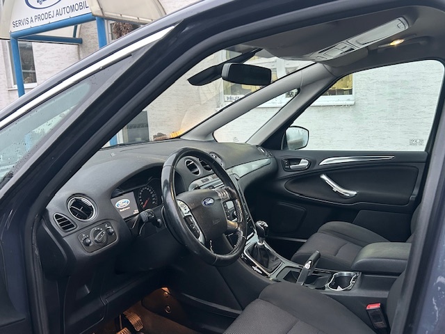 Ford S-MAX 2,0 TDCi 140 PS, navi, 7 míst, 2014, zimní pneu - 13