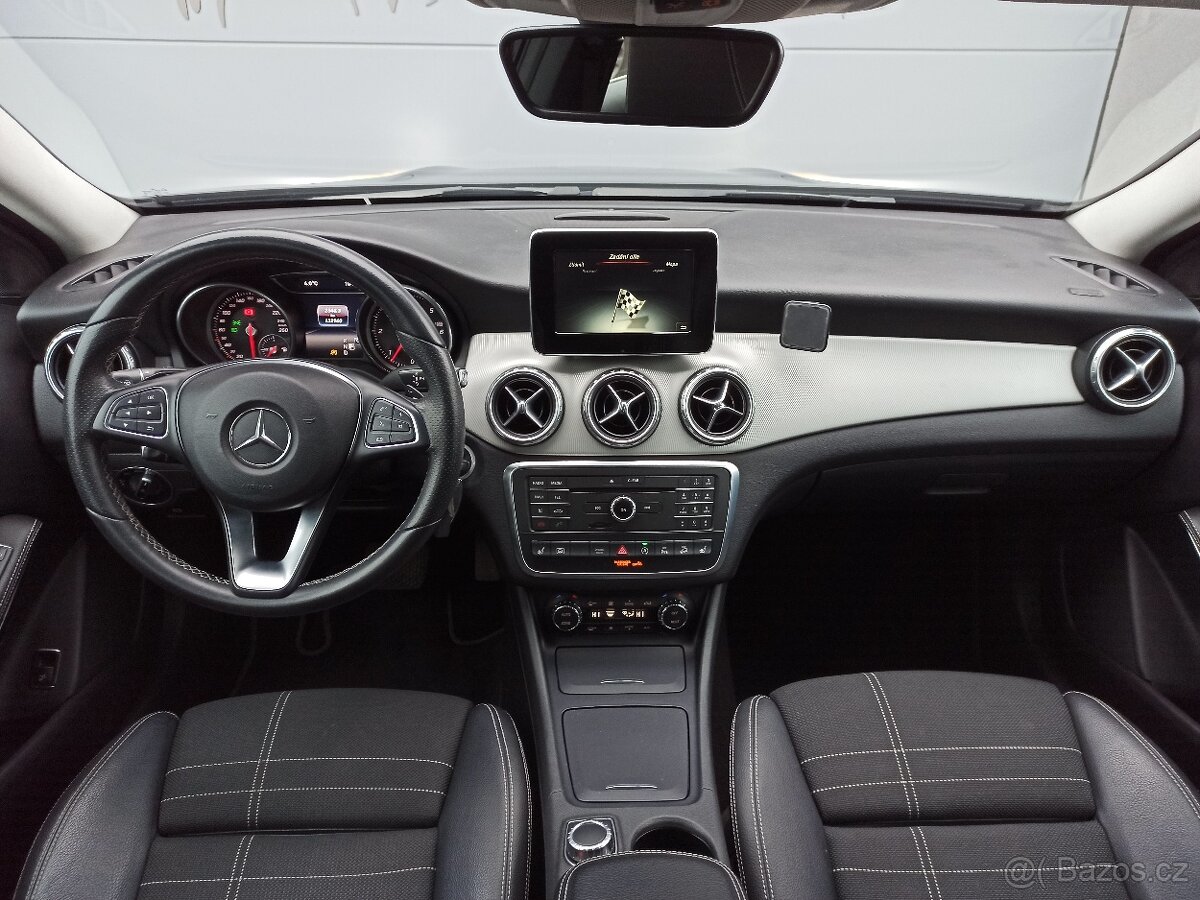 MERCEDES-BENZ GLA 220D 130kW 4MATIC ČR - 13