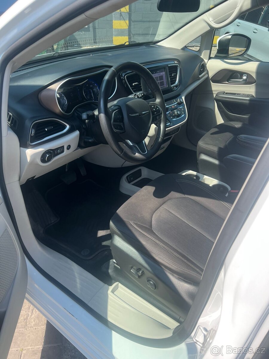 Prodám Chrysler Pacifica 2022 3,6 V6 - 13