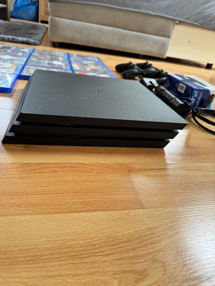 Ps4 pro 1TB, 3 ovladače, kamera, 13 her - 13