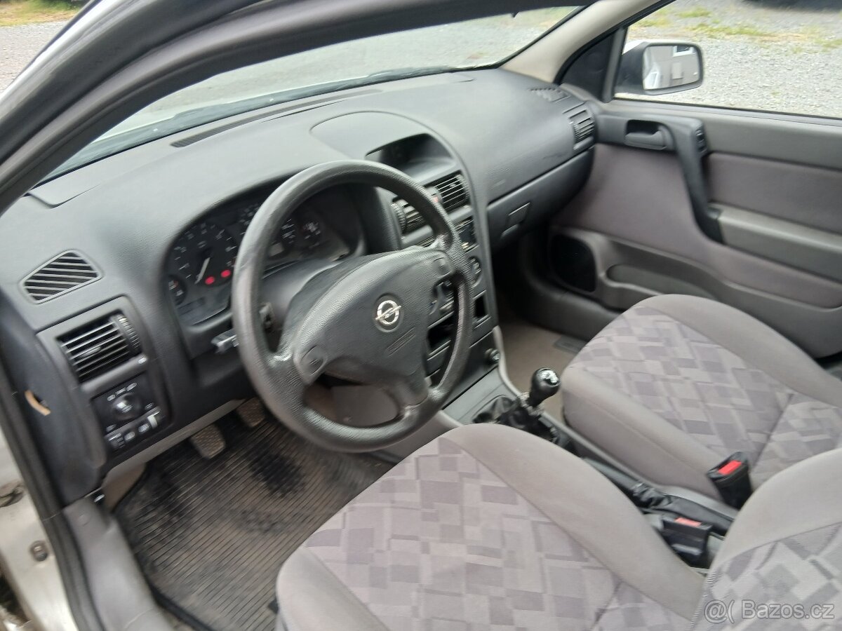 Opel Astra 1.2i - 13