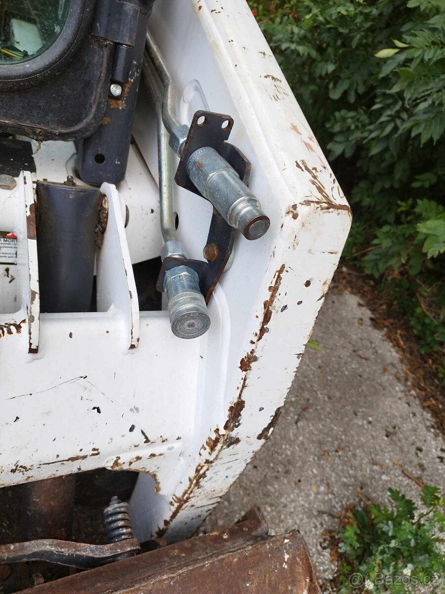 Nakladač Bobcat S100. ŠPZ. - 13
