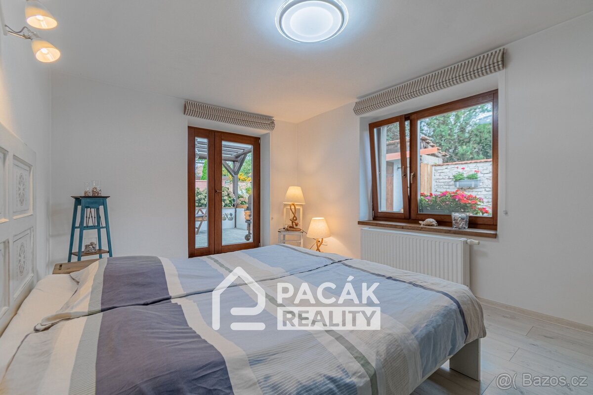 Prodej zrekonstruovaného rodinného domu o dvou bytových jedn - 13