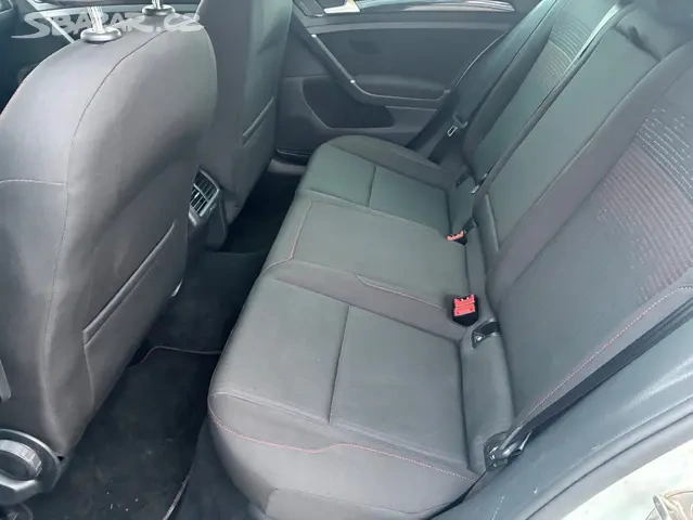 VW GOLF VII Kombi 1,6 TDi 2017 - 13
