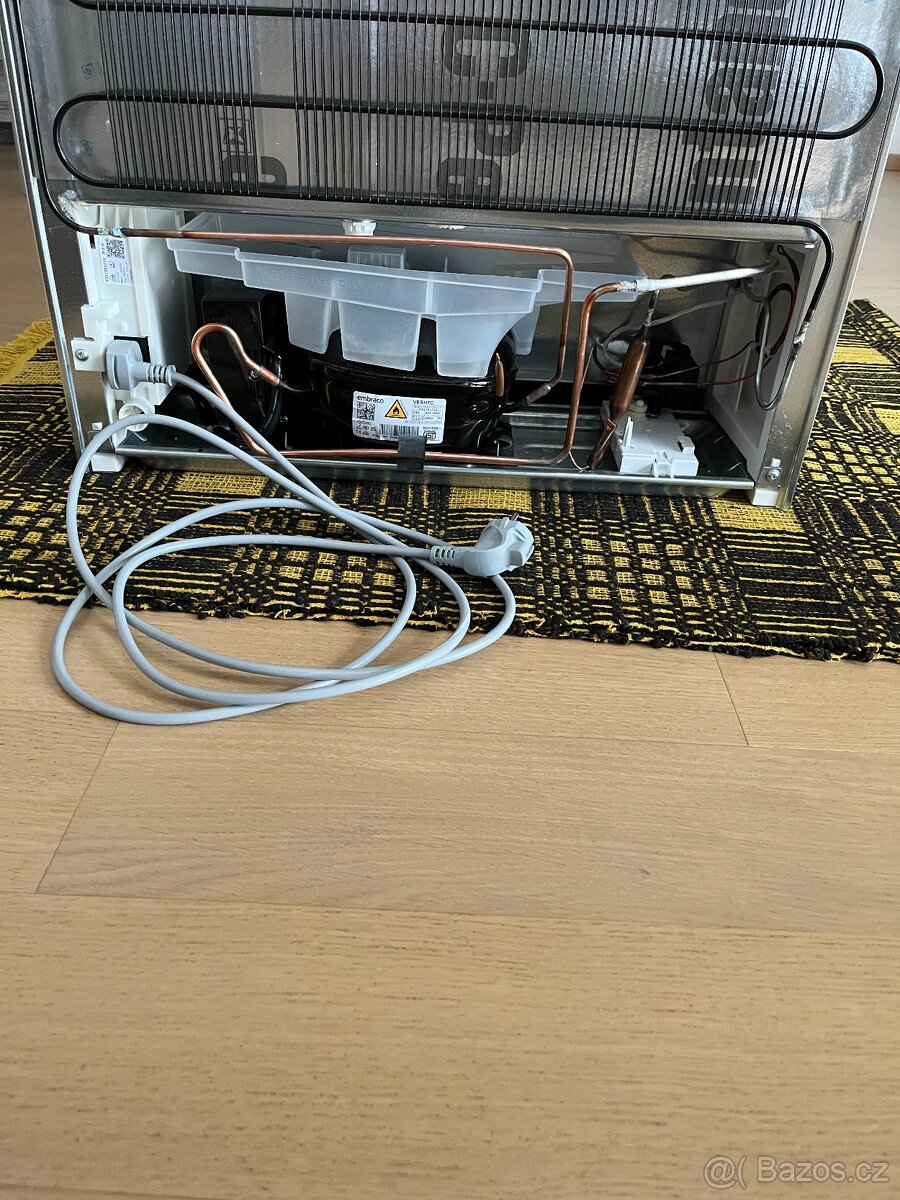 Vestavná lednice Bosch Serie 4 KIN96VFD0 / NoFrost / nová - 13