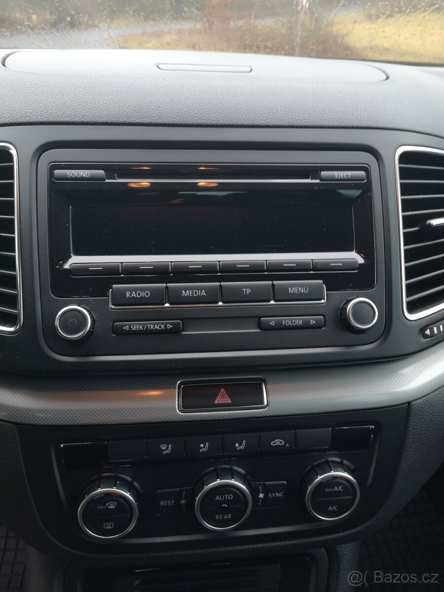 VOLKSWAGEN SHARAN AUTOMAT DSG 2.0TDi DPH 7MÍSTNÉ - 13