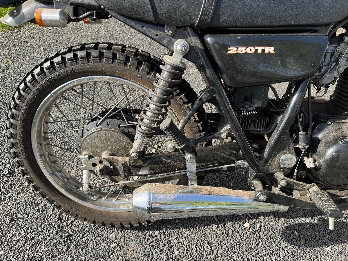 Kawasaki TR 250 - 13