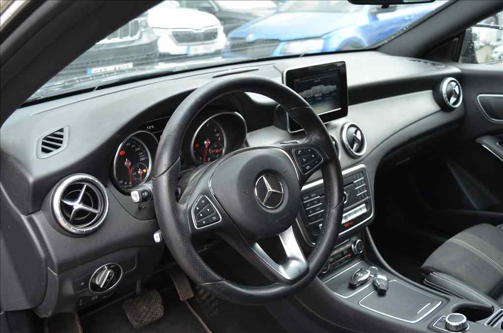 Mercedes-Benz CLA 180 AT - 13