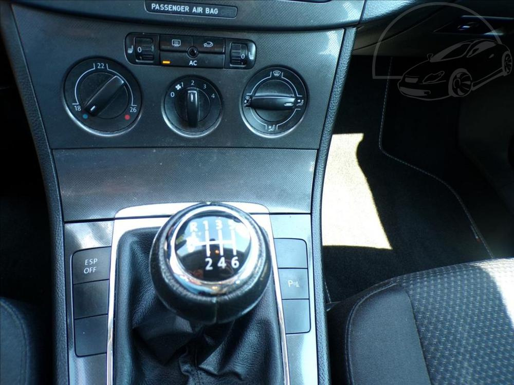 Volkswagen Passat 1,6 FSI - 13