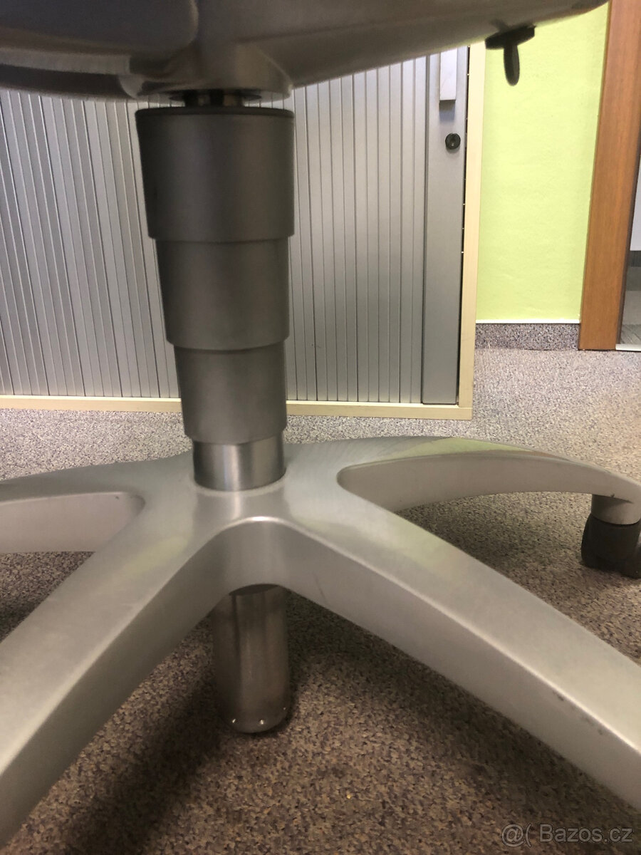 3x kancelářské pracoviště - 13