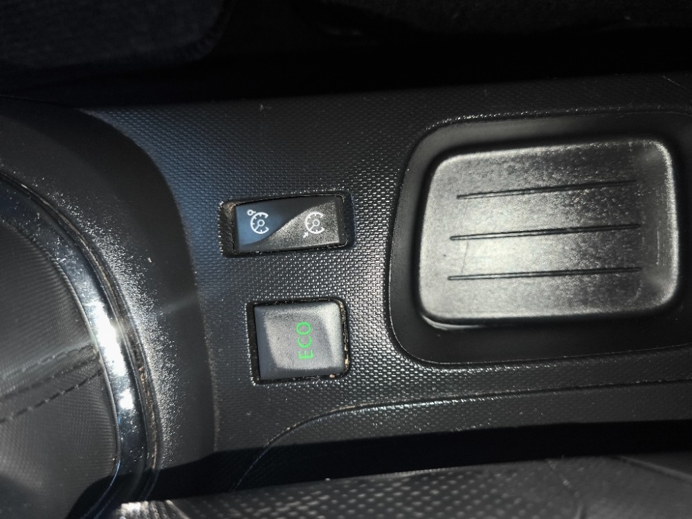 Renault Captur 1,5 dCi (2013) výbava Intens SLEVA - 13