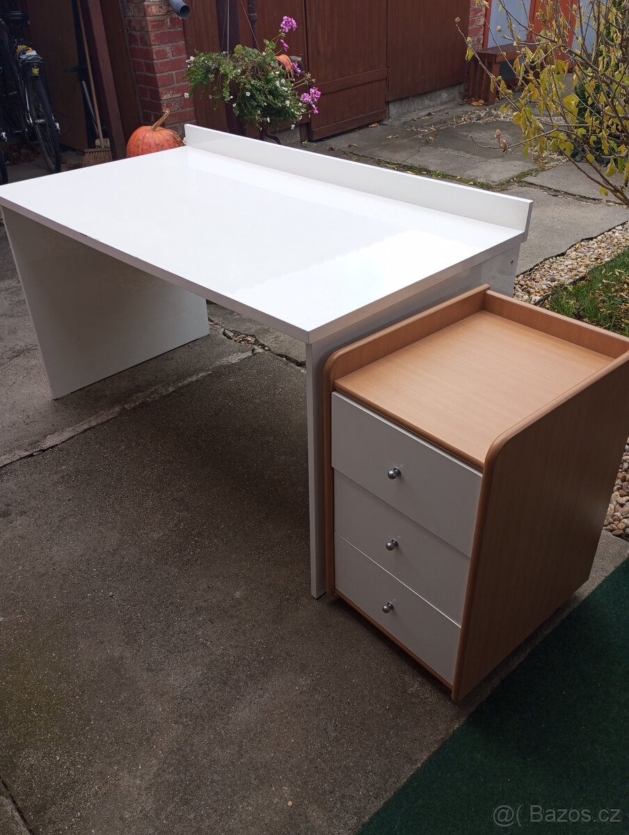 Pracovní stůl s kontejnerem - 13