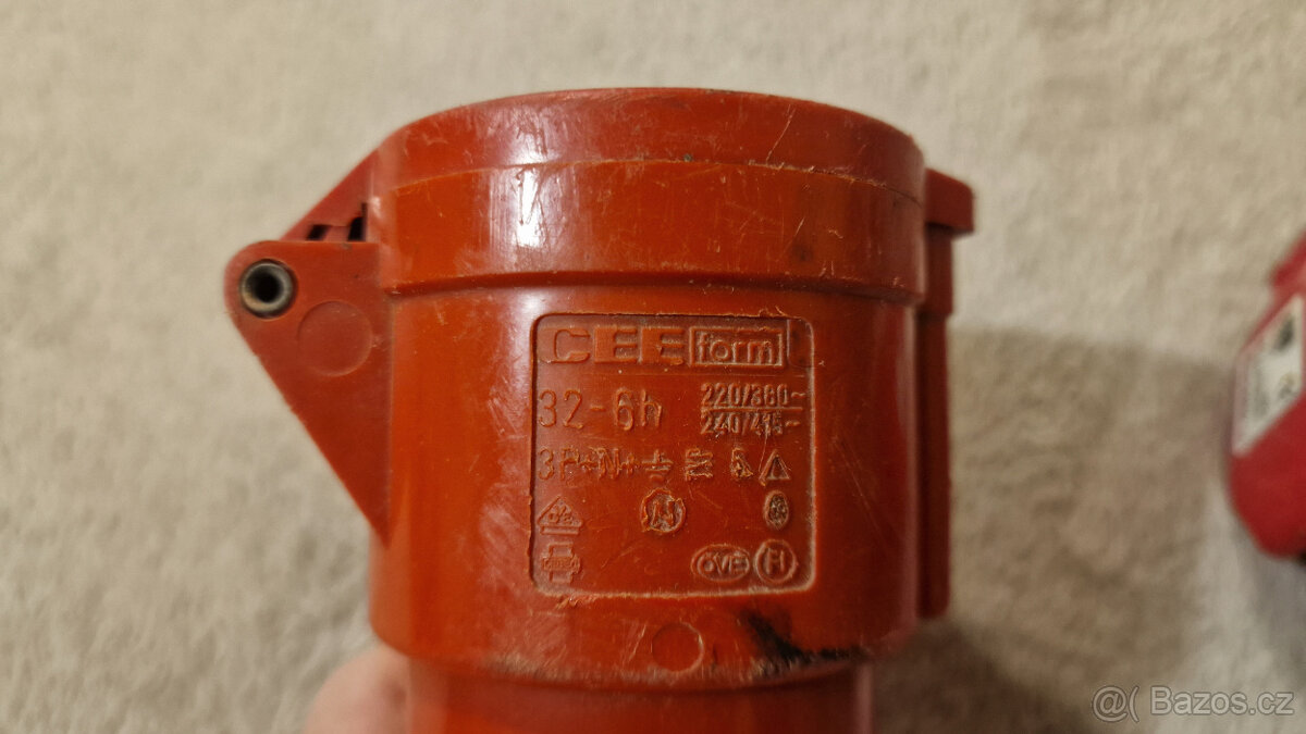 Třífázová zásuvka a zástrčka pětikolík 32 A - 13