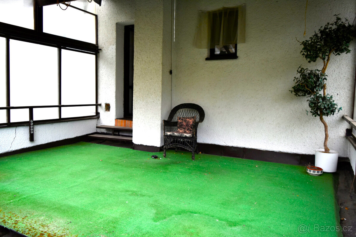 Náchod - Prodej rodinného domu se třemi jednotkami a garáží - 13