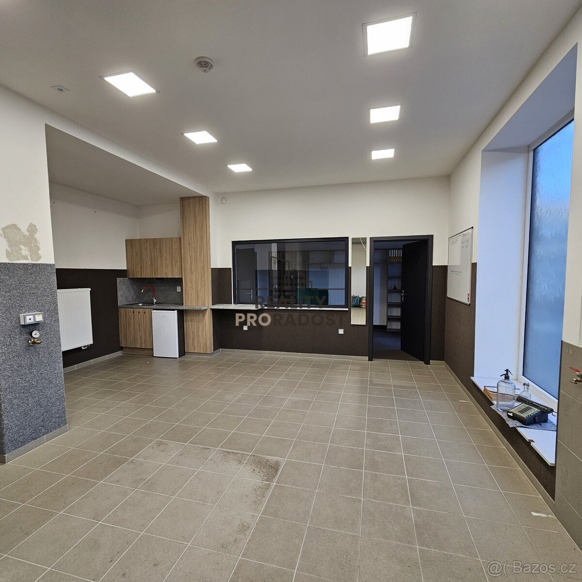 Pronájem kanceláře s vybavením - centrum Hodonín - 13