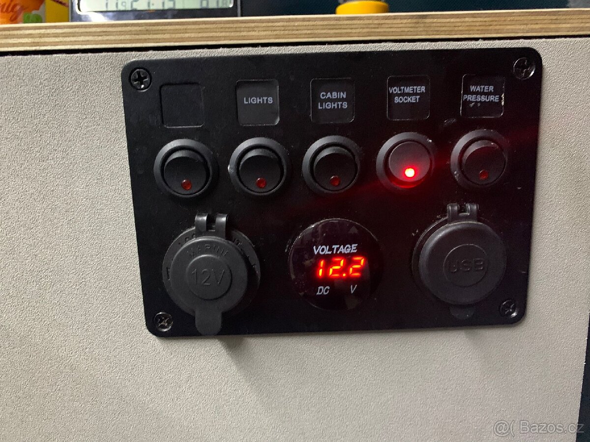 Ford transit obytná dodávka - 13