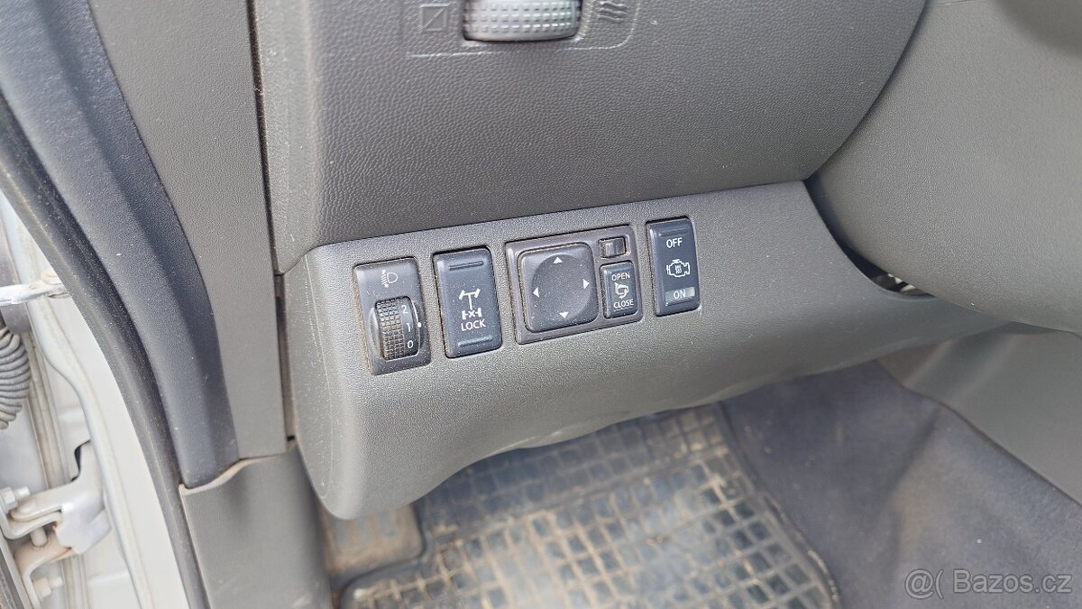 Nissan Navara D40 140 kW - 13
