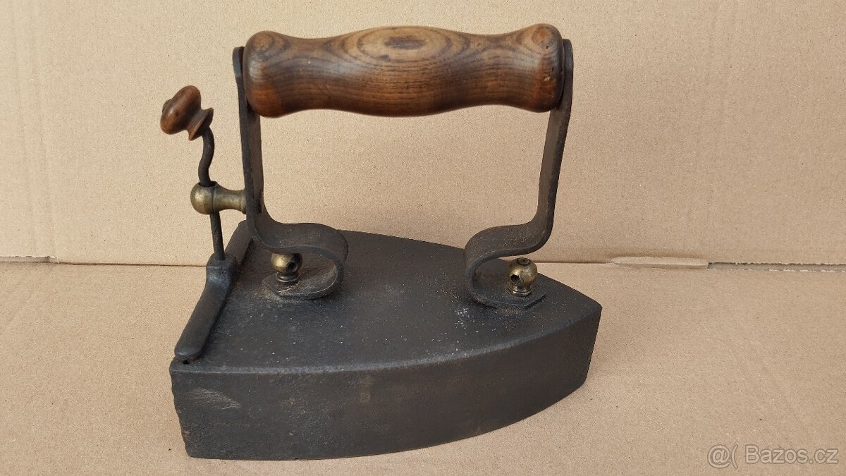 Stará žehlička patent W.LUNDH No 5 nahřivacím tělískem. - 13