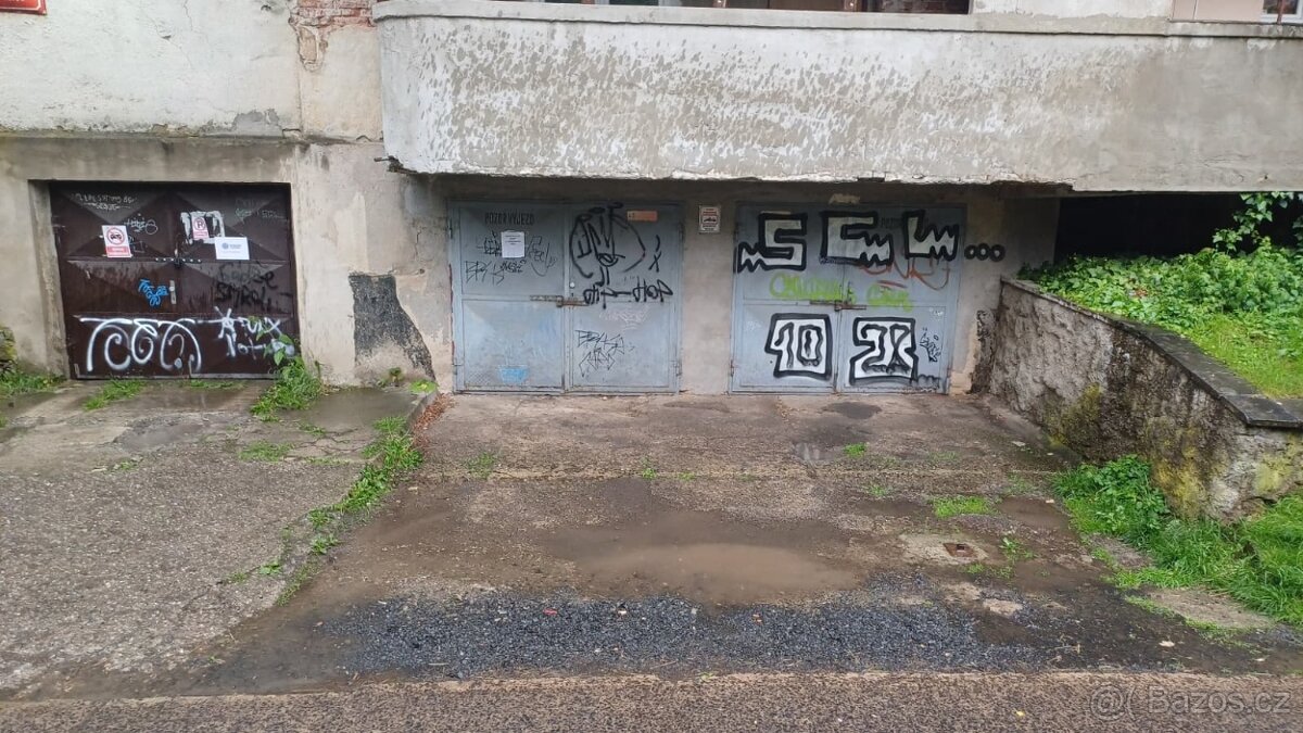 PRODEJ IDEÁLNÍ 1/3 POZEMKU S NEBYTOVÝM PROSTOREM A GARÁŽÍ - 13