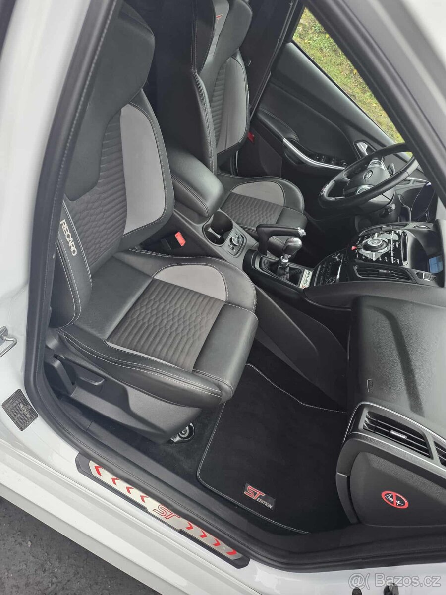 Ford Focus ST 2.0L 184kw, 88000km - 13