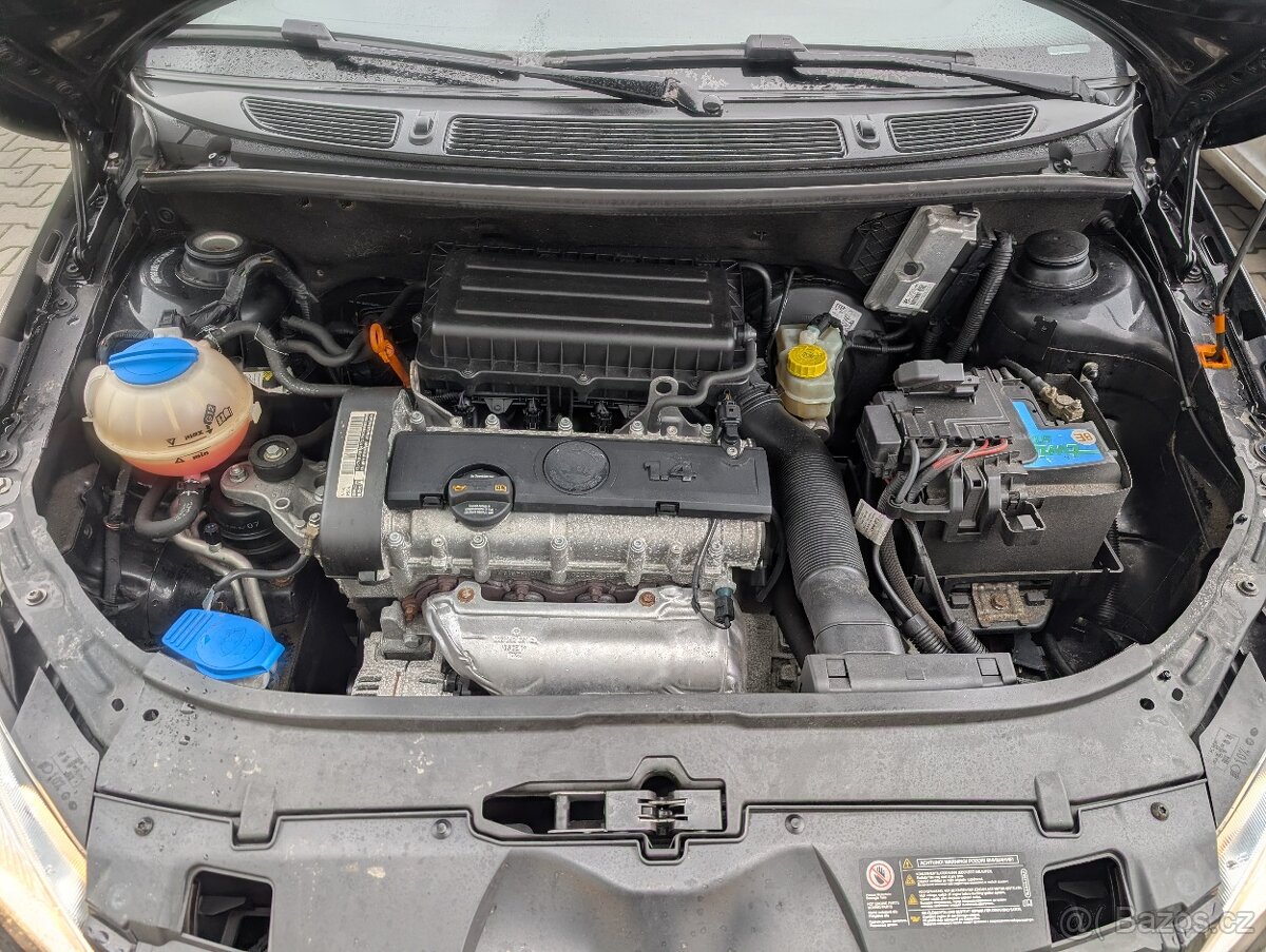 ŠKODA FABIA II COMBI 1.4 16V 63KW 2011 TAŽNÉ - 13