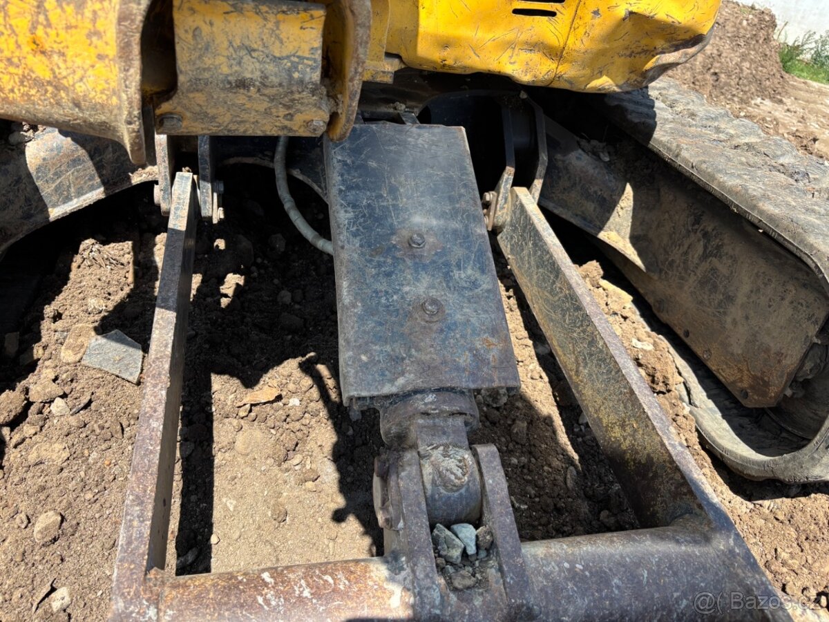 KOMATSU PC 35 MR - 13
