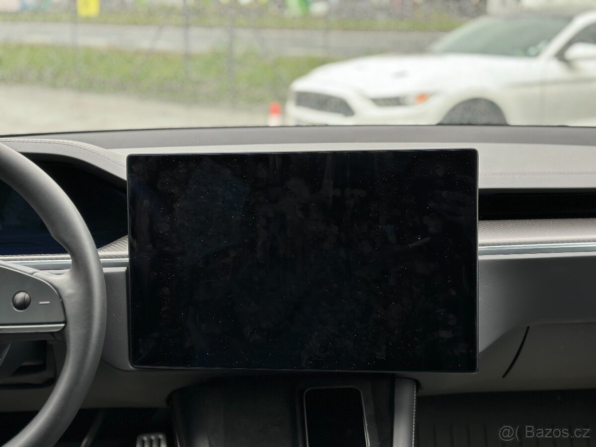 Tesla Model S Plaid 2024 - 13