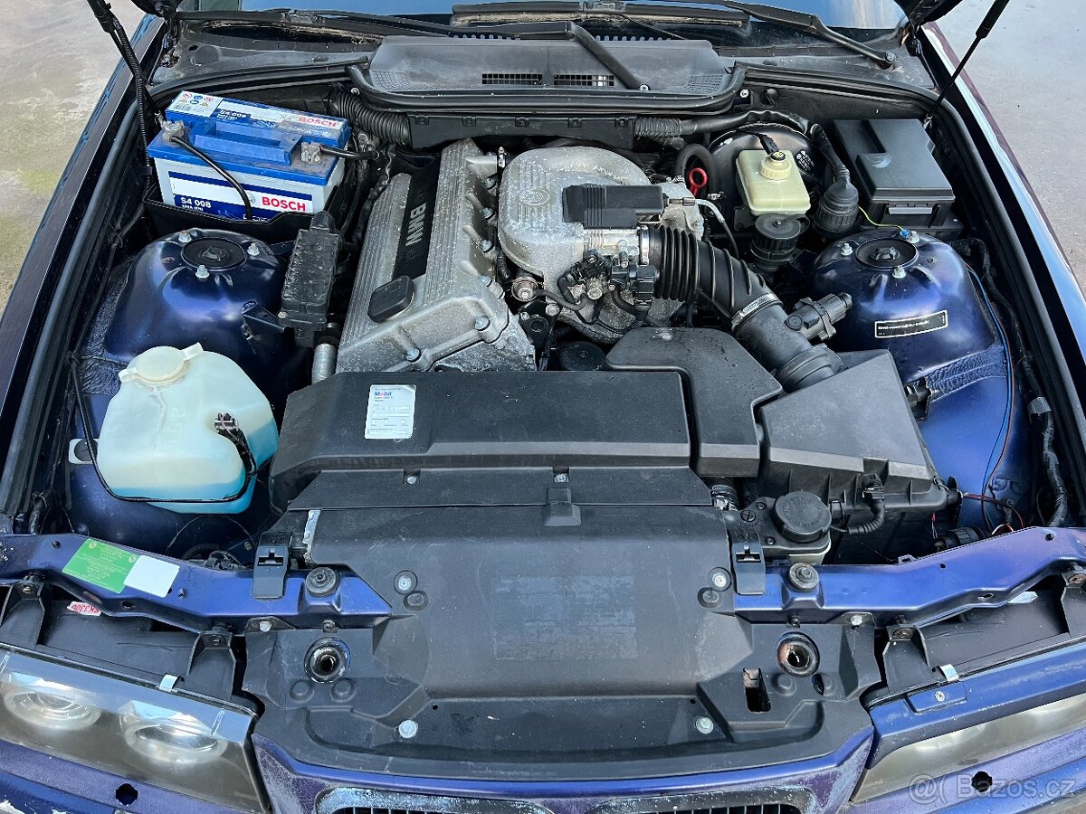 BMW E36 318is Coupe M44B19 MontrealBlau - 13
